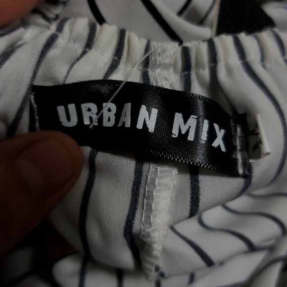 Urban Mix 3/4 Sleeve Cold Shoulder  Sleeve Top Size Medium - Picture 5 of 10